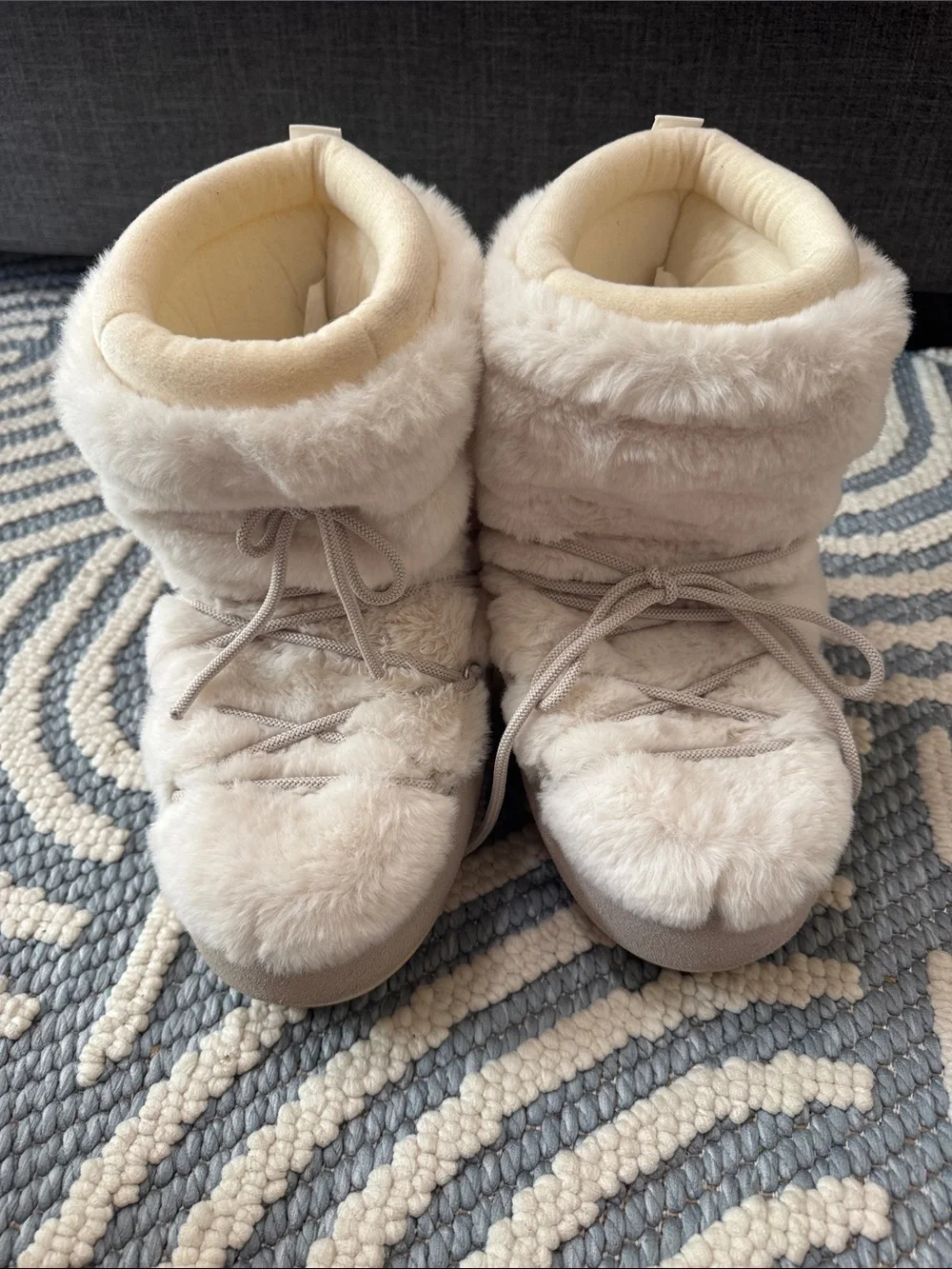 Steve Madden Faux Fur Moon Boots Cream Lace Up Women’s 9/10